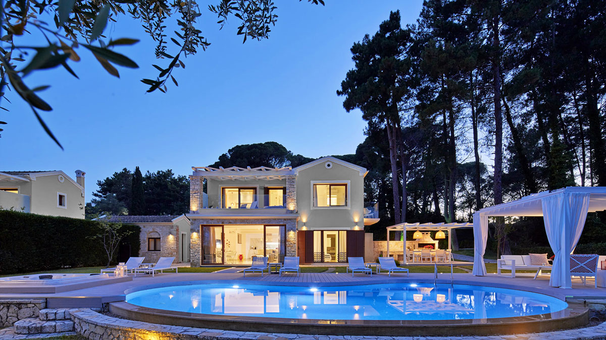 Deluxe 3-bedroom Villa Private Pool Beach Front